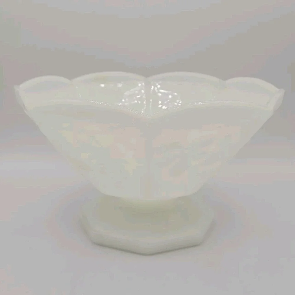 Vintage Indiana‎ Glass Company Milk Glass Pedestal Bowl Grape Vine Collectible